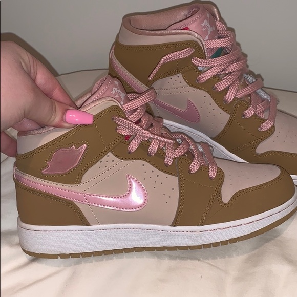 jordan 1 retro lola bunny